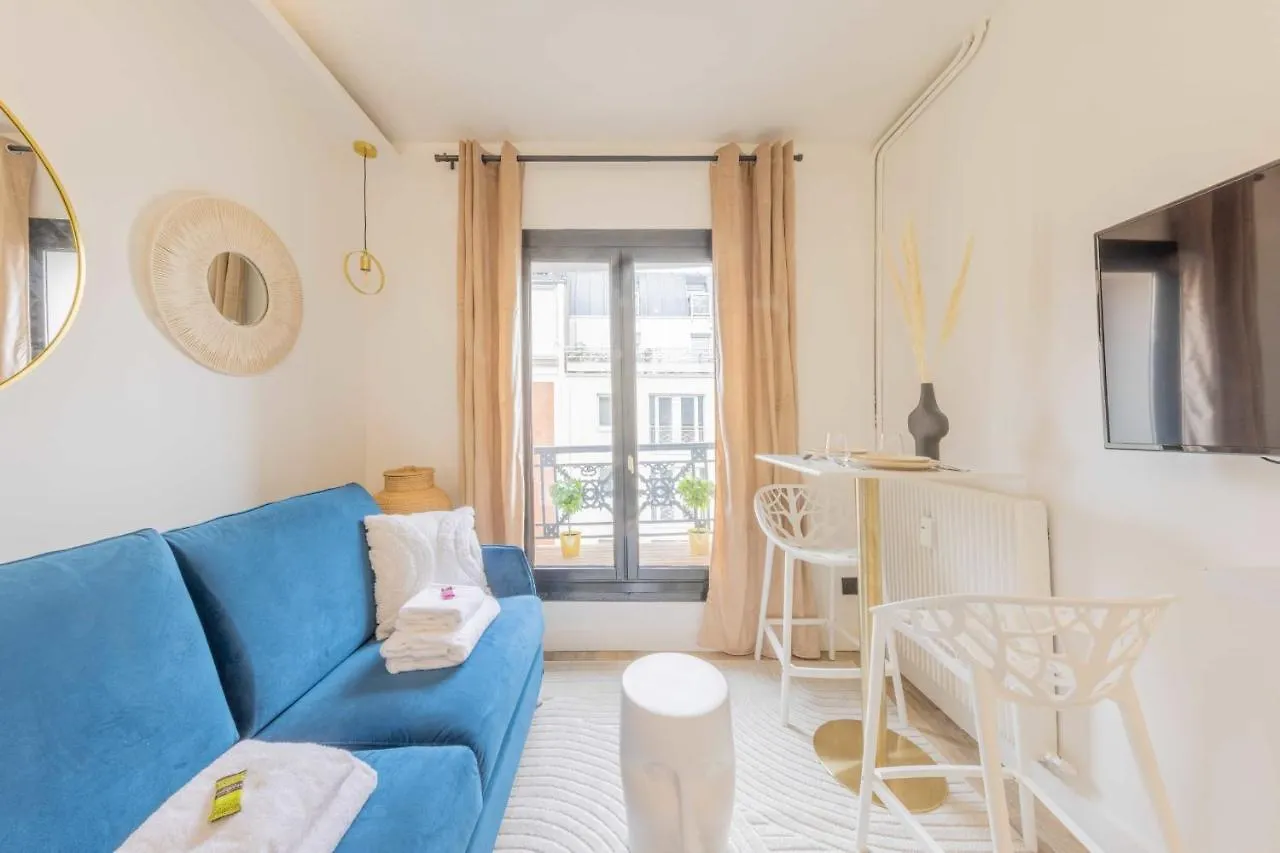 Studio Chic In The Heart Of Paris - Republique Apartment 0*,  France